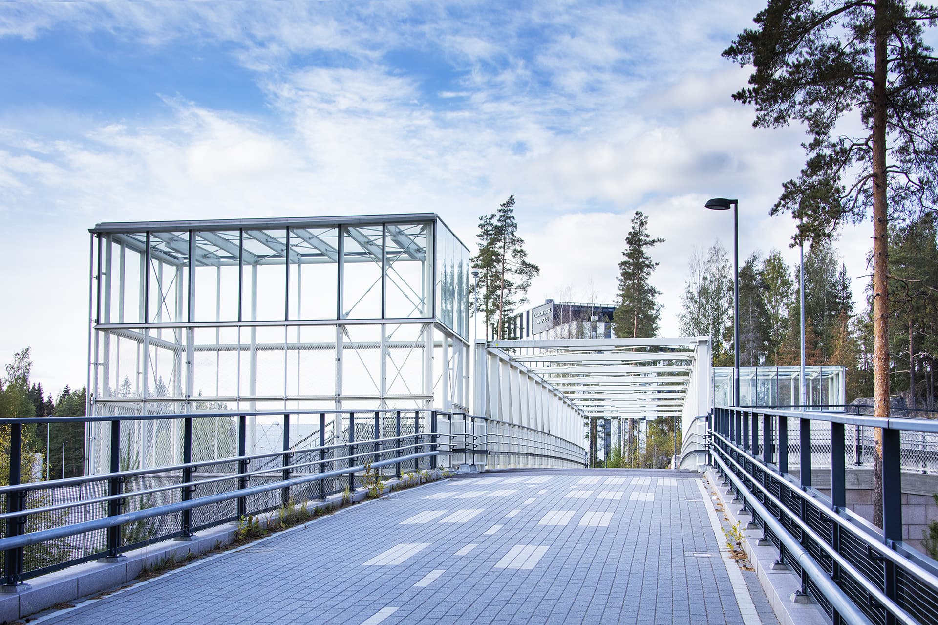 Karhumäen ylikulkukäytävä, Vantaa