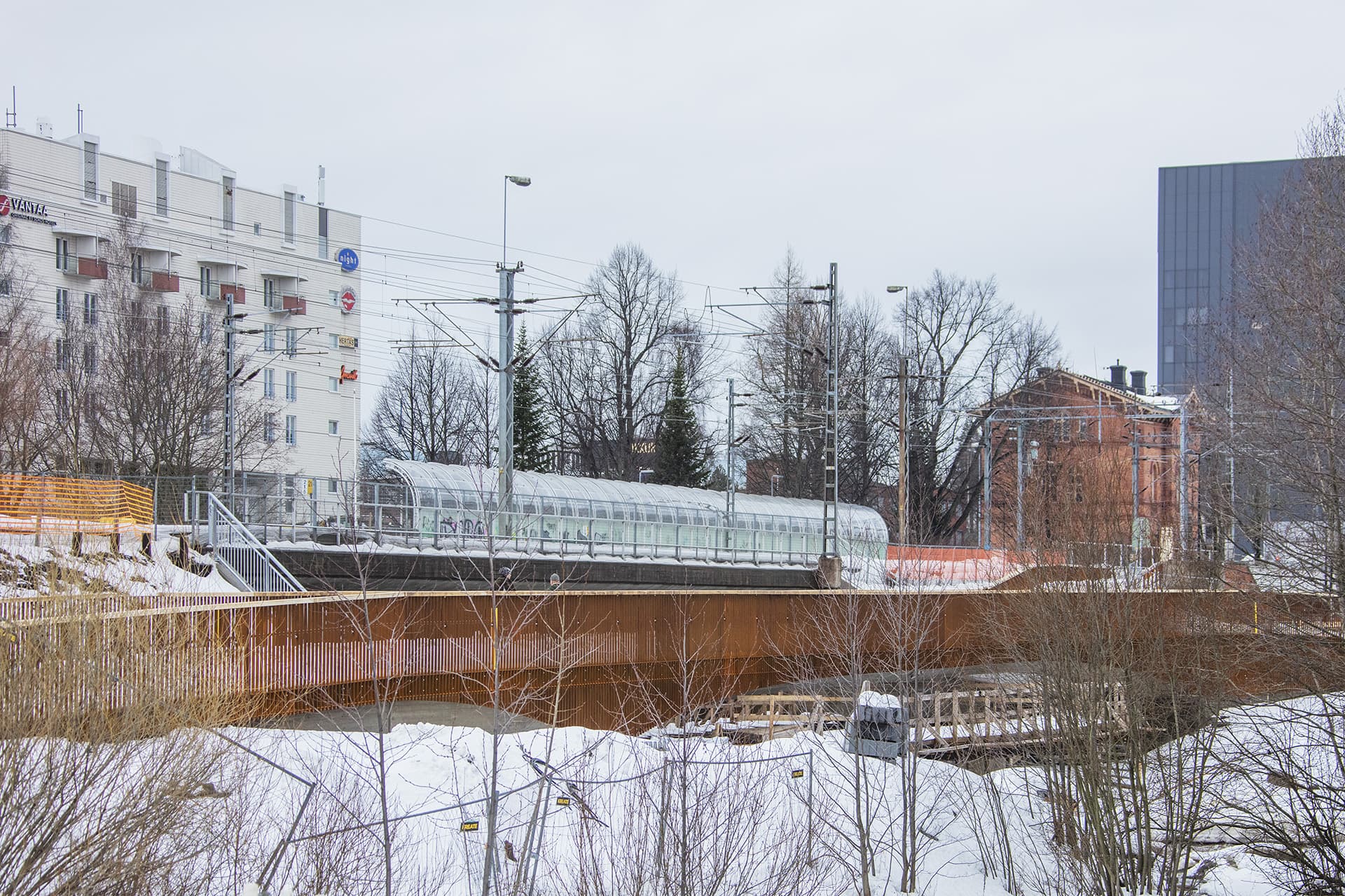Vernissan sillan ja tukimuurien erikoiskaiteet, Vantaa